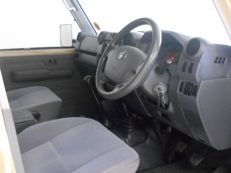 Toyota LAND CRUISER 79 4.2 in Namibia