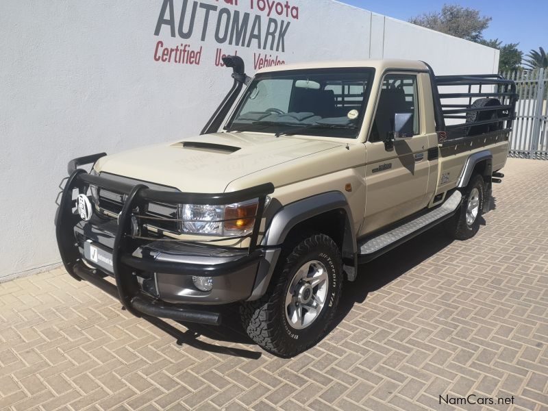 Toyota LAND CRUISER V8 SC in Namibia