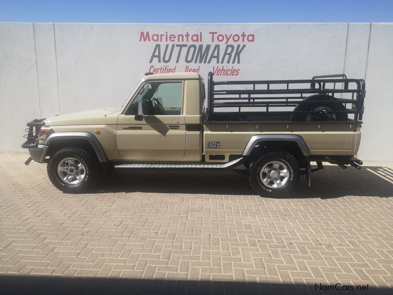 Toyota LAND CRUISER V8 SC in Namibia