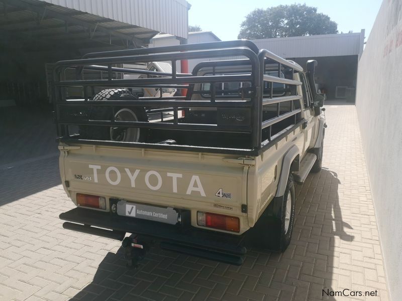 Toyota LAND CRUISER V8 SC in Namibia
