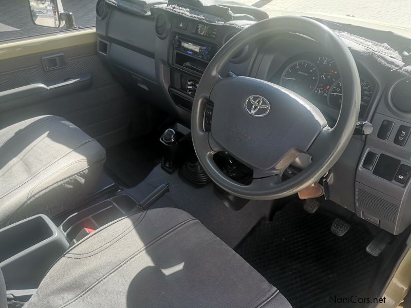 Toyota LAND CRUISER V8 SC in Namibia