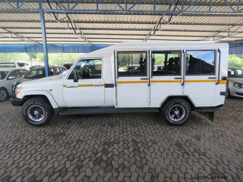 Toyota LANDCRUISER 4,2 DIESEL TOURIST BUS in Namibia