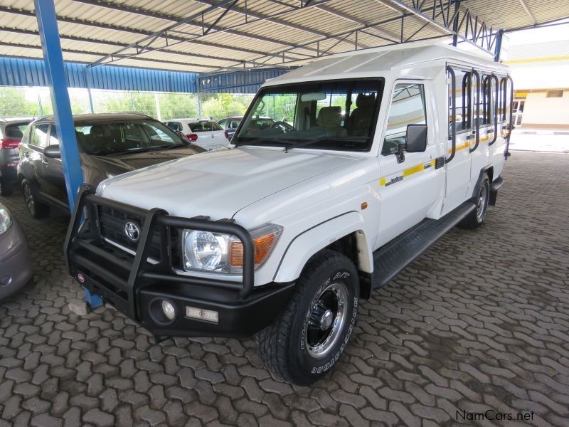 Toyota LANDCRUISER 4,2 DIESEL TOURIST BUS in Namibia