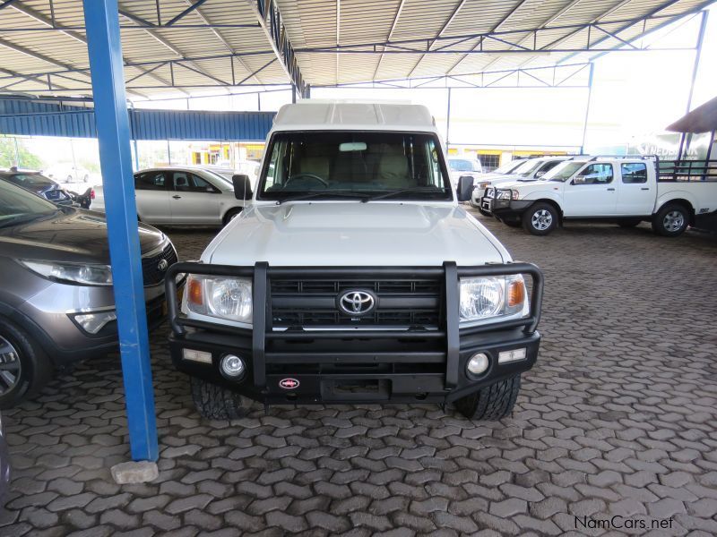 Toyota LANDCRUISER 4,2 DIESEL TOURIST BUS in Namibia