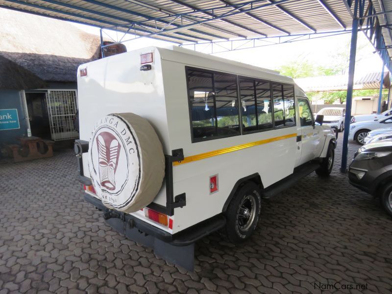 Toyota LANDCRUISER 4,2 DIESEL TOURIST BUS in Namibia