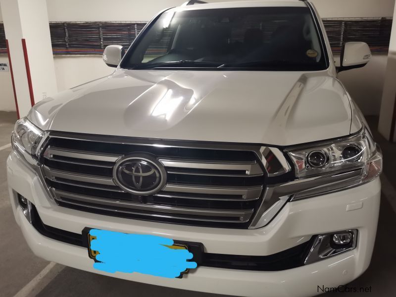 Toyota Land Cruiser 200 4.5D V8 VX-R in Namibia