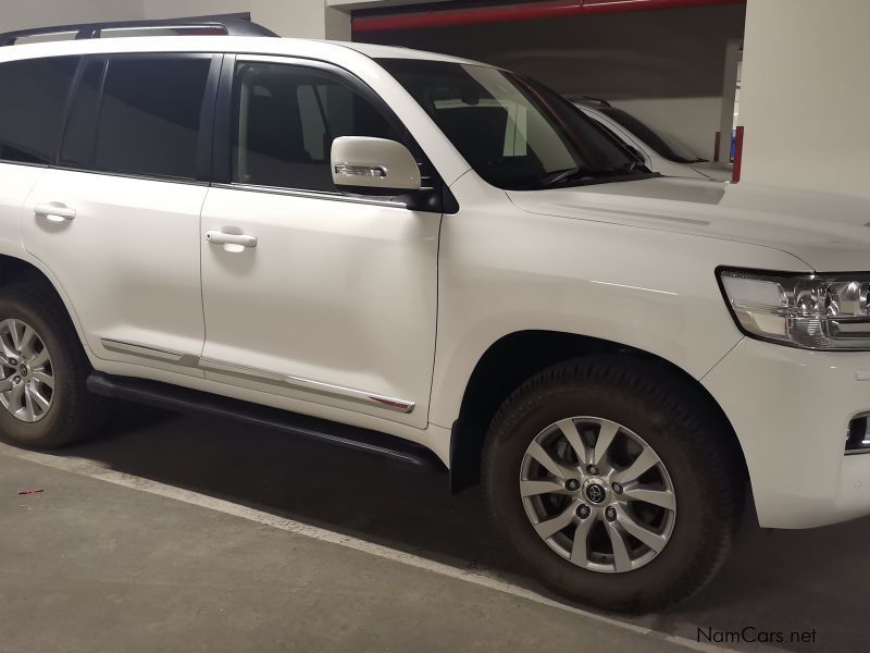 Toyota Land Cruiser 200 4.5D V8 VX-R in Namibia