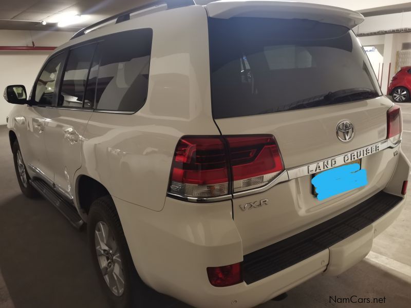 Toyota Land Cruiser 200 4.5D V8 VX-R in Namibia