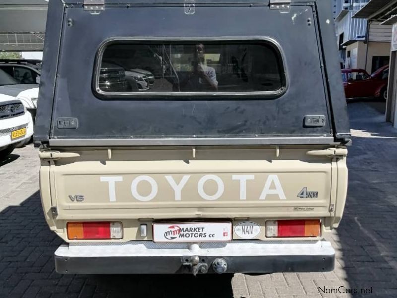 Toyota Land Cruiser 4.0 V6 DC Manual in Namibia