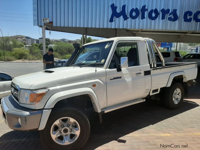 Toyota Land Cruiser 79 4.5 V8 in Namibia