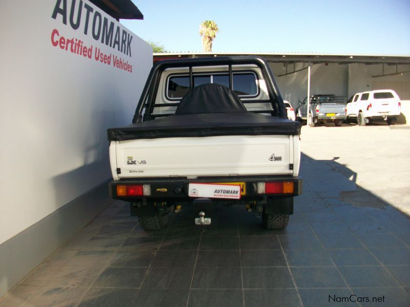 Toyota Land Cruiser D/C 4.5 V8 in Namibia