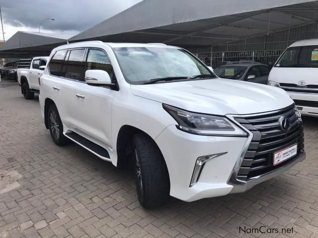 Toyota Land Cruiser Lexus LX 570 V8 in Namibia