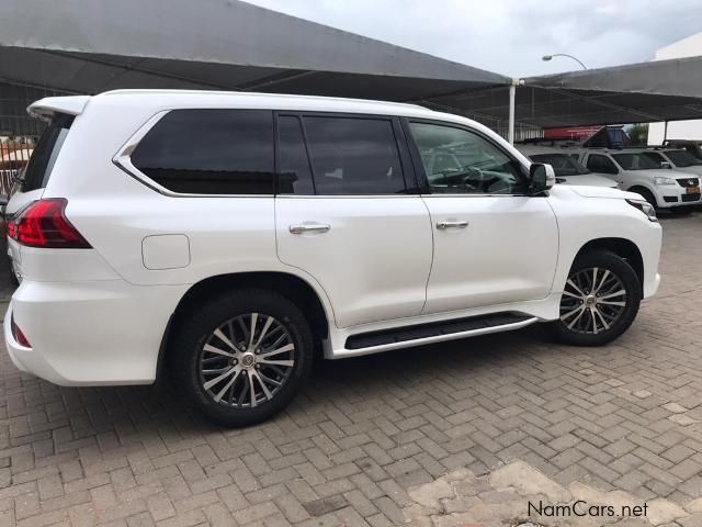 Toyota Land Cruiser Lexus LX 570 V8 in Namibia