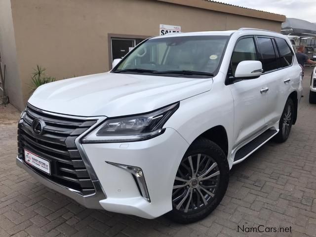 Toyota Land Cruiser Lexus LX 570 V8 in Namibia