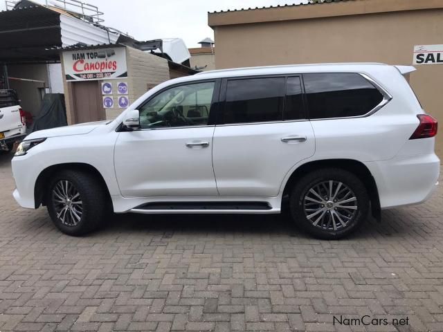 Toyota Land Cruiser Lexus LX 570 V8 in Namibia