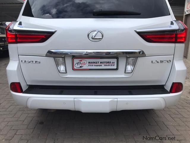 Toyota Land Cruiser Lexus LX 570 V8 in Namibia