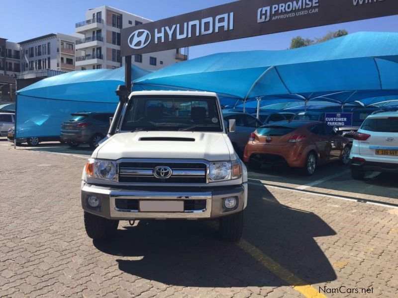 Toyota Land Cruiser Single Cab Pick Up V8 4x4 in Namibia