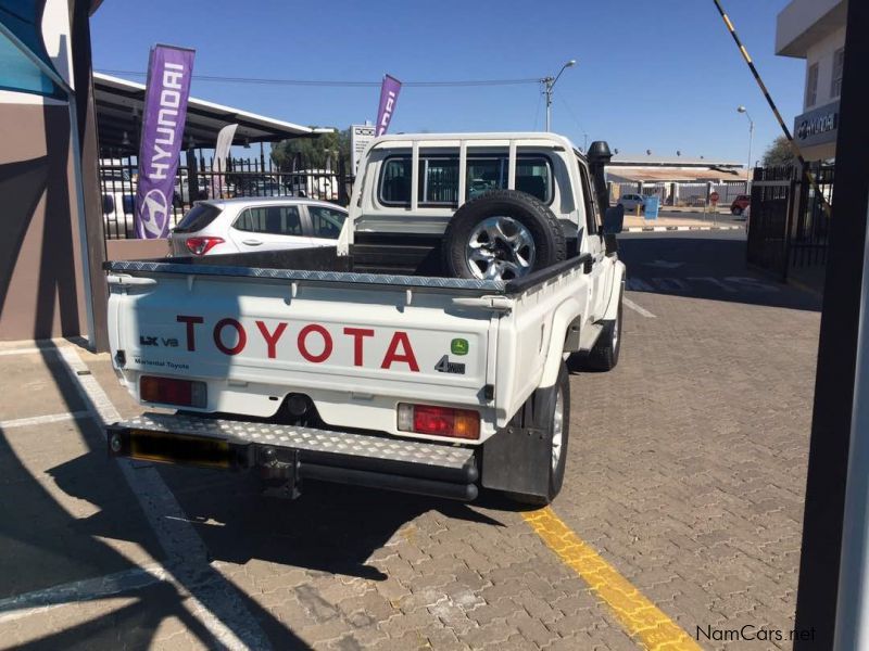 Toyota Land Cruiser Single Cab Pick Up V8 4x4 in Namibia