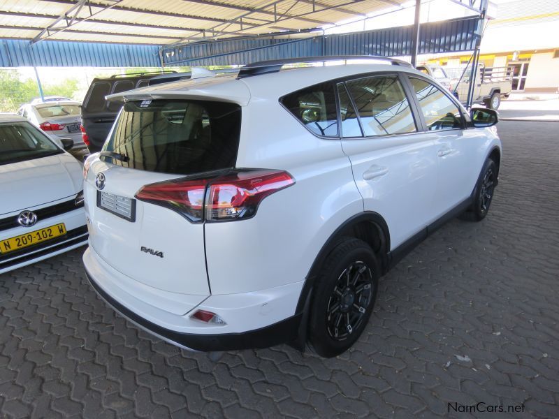 Toyota RAV 4 2.0 GX AUTO in Namibia