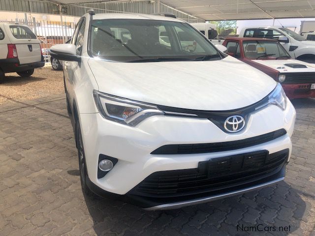Toyota Rav 4 2.0 GX A/T in Namibia