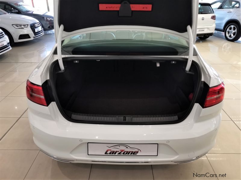 Volkswagen Passat 2.0 TSI DSG Executive R-Line 162Kw in Namibia