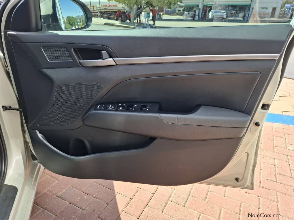 Hyundai Elantra 1.6 Executive A/T GLS in Namibia