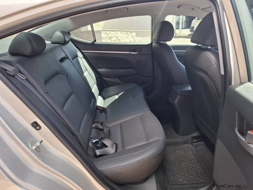 Hyundai Elantra 1.6 Executive A/T GLS in Namibia