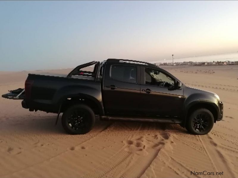 Isuzu KB Series Black edition 2.5 TDi in Namibia