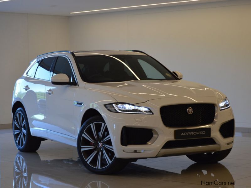 Jaguar F-PACE in Namibia