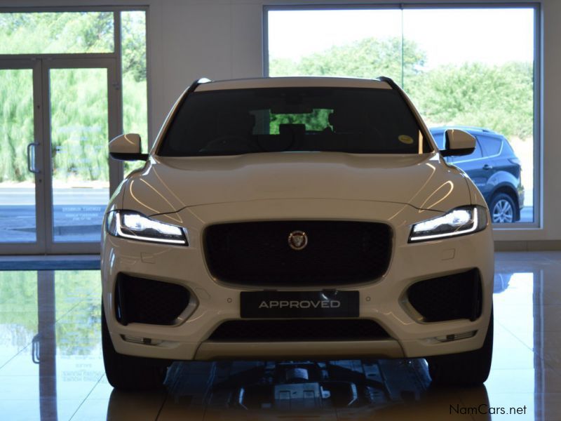 Jaguar F-PACE in Namibia