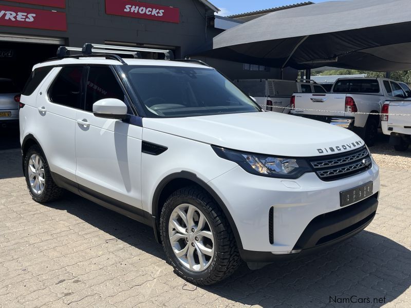 Land Rover DISCOVERY 5 in Namibia