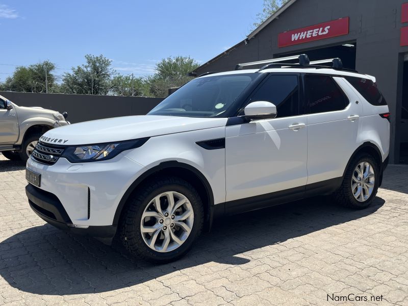 Land Rover DISCOVERY 5 in Namibia