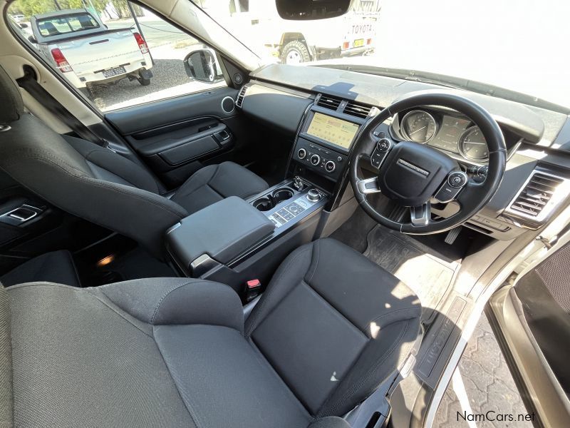 Land Rover DISCOVERY 5 in Namibia