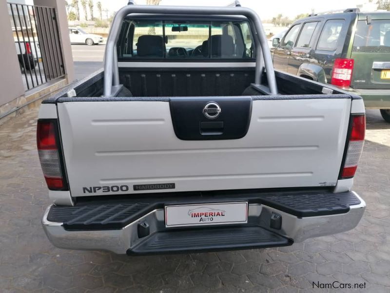 Nissan Hardbody Np300 2.5 Tdi 4x4 P/u D/c in Namibia