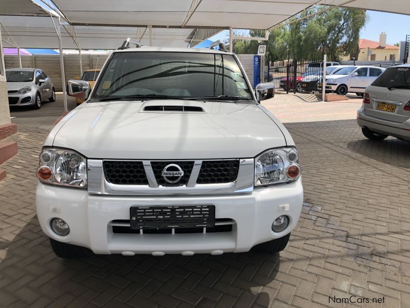 Nissan NP300 2.5 4x4 in Namibia