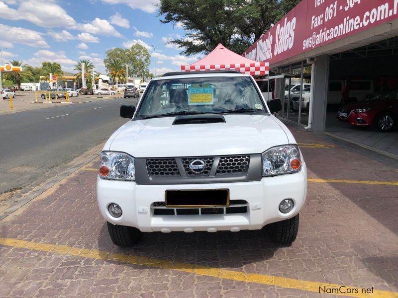 Nissan NP300 2.5 4x4 Lwb in Namibia