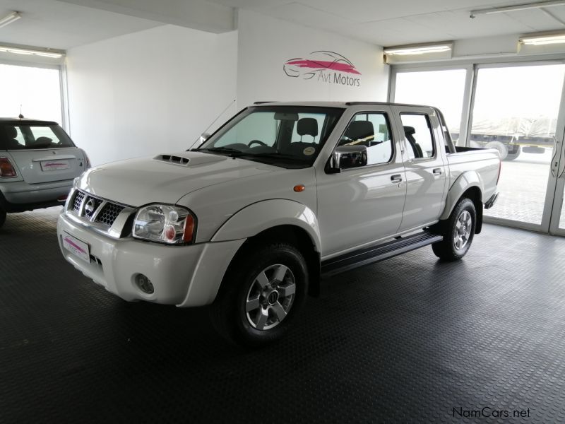 Nissan NP300 2.5 DC 4x4 in Namibia