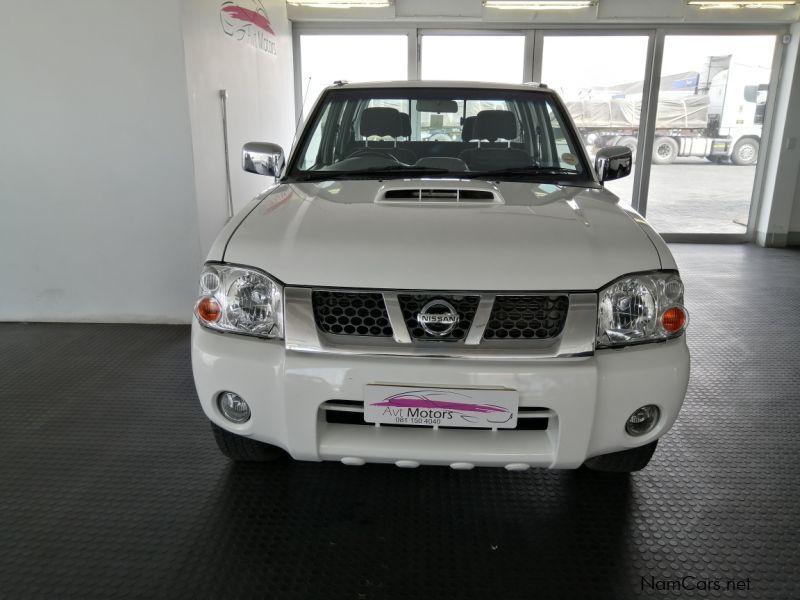 Nissan NP300 2.5 DC 4x4 in Namibia