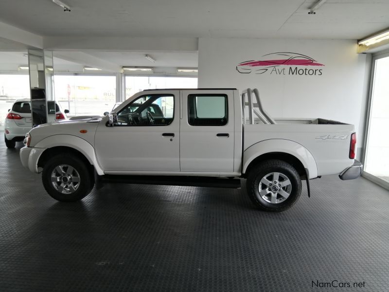 Nissan NP300 2.5 DC 4x4 in Namibia