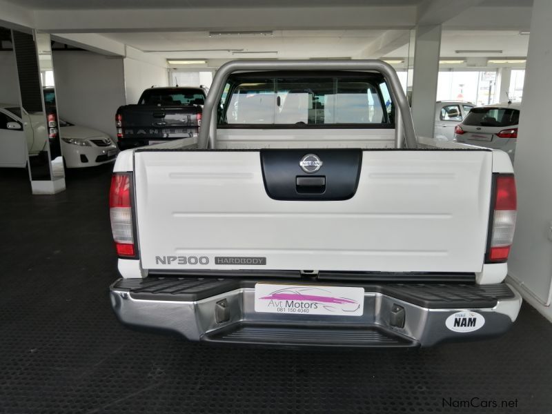 Nissan NP300 2.5 DC 4x4 in Namibia