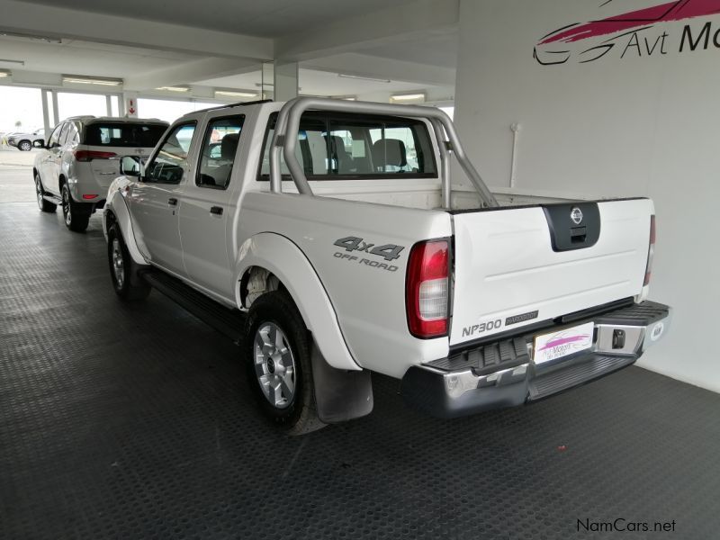 Nissan NP300 2.5 DC 4x4 in Namibia