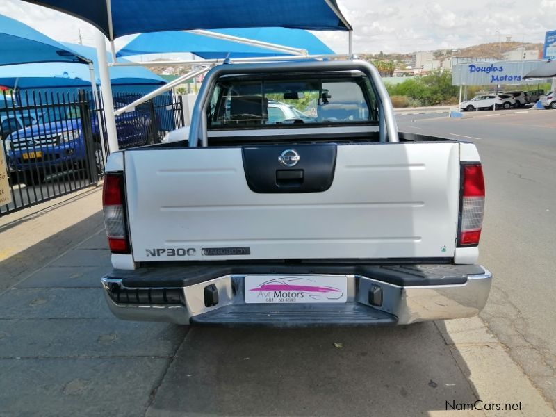 Nissan NP300 2.5 DC 4x4 in Namibia