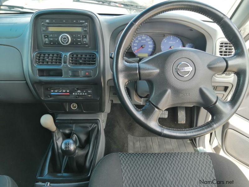 Nissan NP300 2.5 DC 4x4 in Namibia