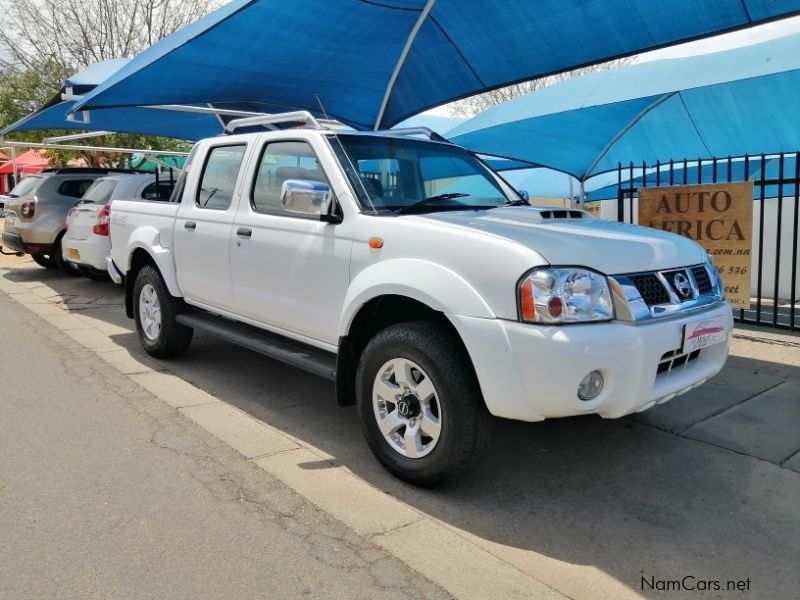 Nissan NP300 2.5 DC 4x4 in Namibia