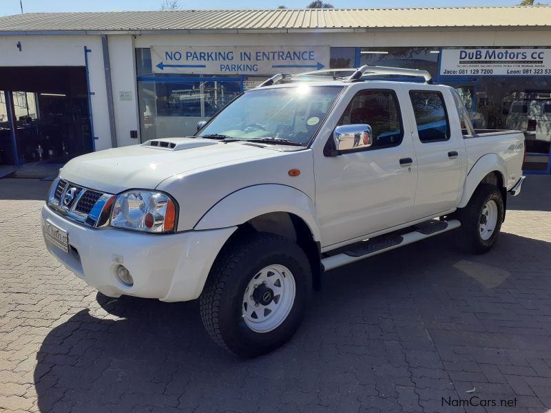 Nissan NP300 2.5 TD 4x4 D/cab in Namibia