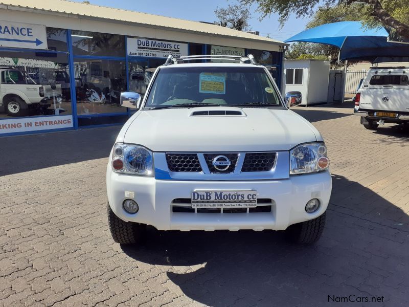 Nissan NP300 2.5 TD 4x4 D/cab in Namibia