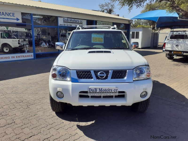 Nissan NP300 2.5 TD 4x4 D/cab in Namibia