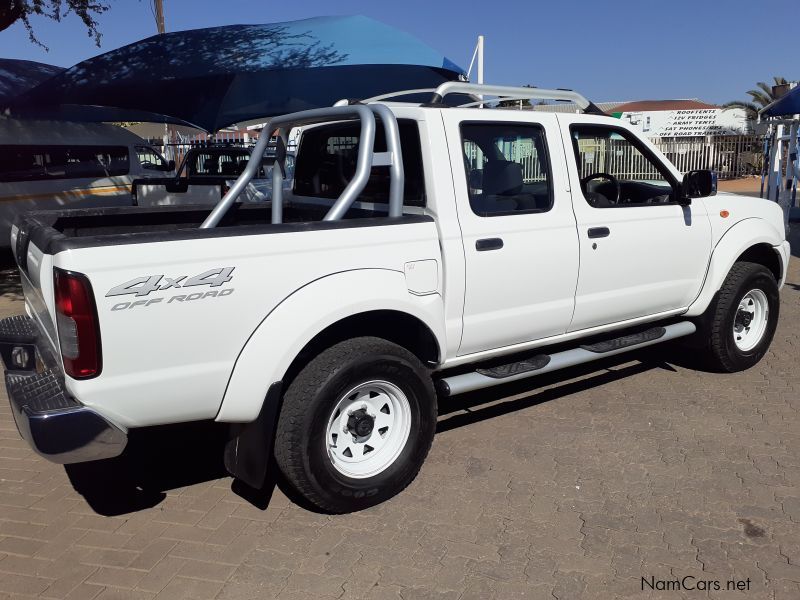 Nissan NP300 2.5 TD 4x4 D/cab in Namibia