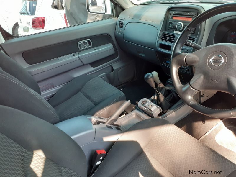 Nissan NP300 2.5 TD 4x4 D/cab in Namibia