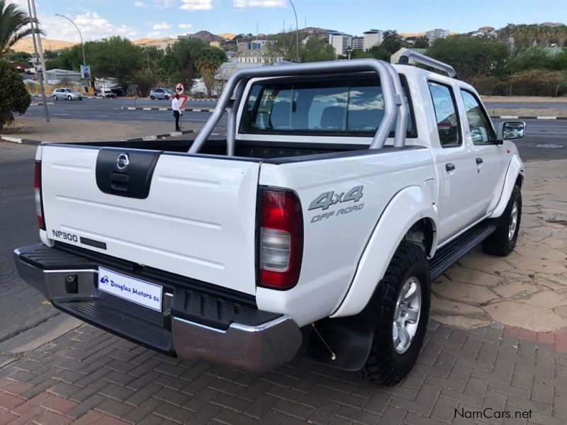 Nissan NP300 2.5 TDI 4x4 in Namibia